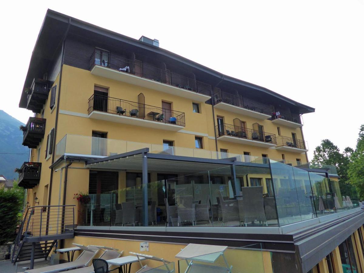 Albergo Mezzolago Exterior foto